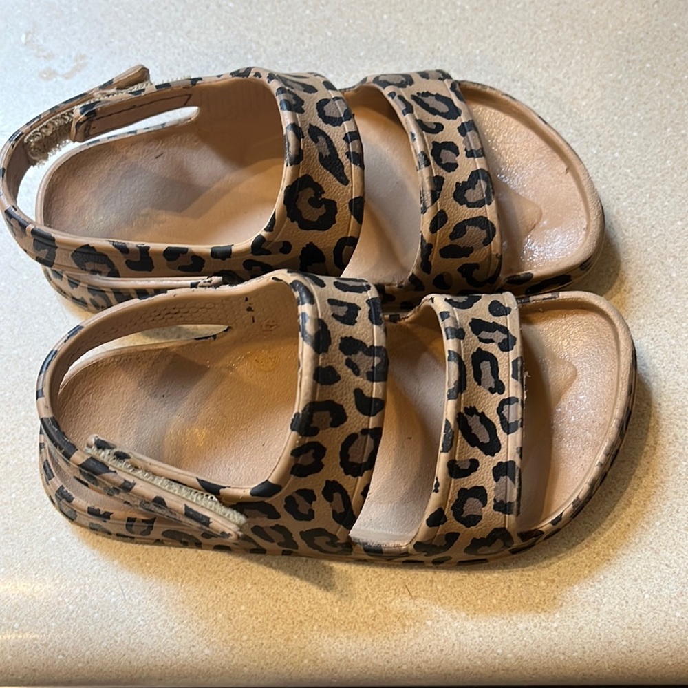 Old navy cheetah sandals